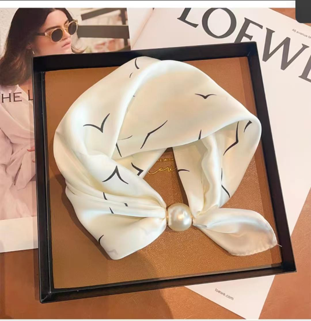 Buy 1 get 1 free🔥HOT SALE🔥 Pearl Buckle Closure Printed Scarf