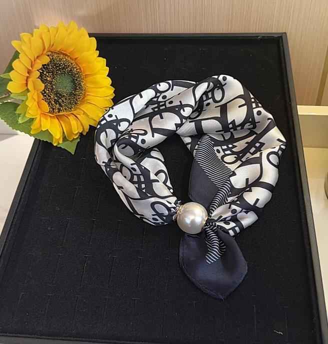 Buy 1 get 1 free🔥HOT SALE🔥 Pearl Buckle Closure Printed Scarf